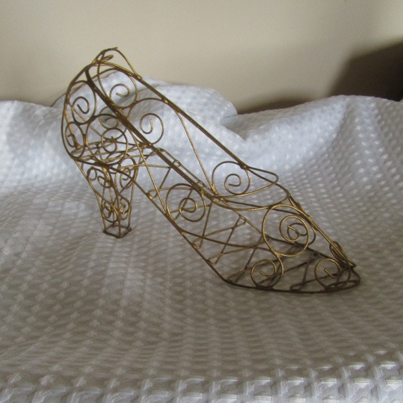 🎁 Bundle 2 for $24.00 -Wire shoe décor - Picture 3 of 8